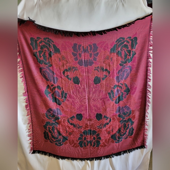 Vintage Shawl Reversible Black Red Scarf Tablecloth Stole Vibrant Fringes - Picture 8 of 10